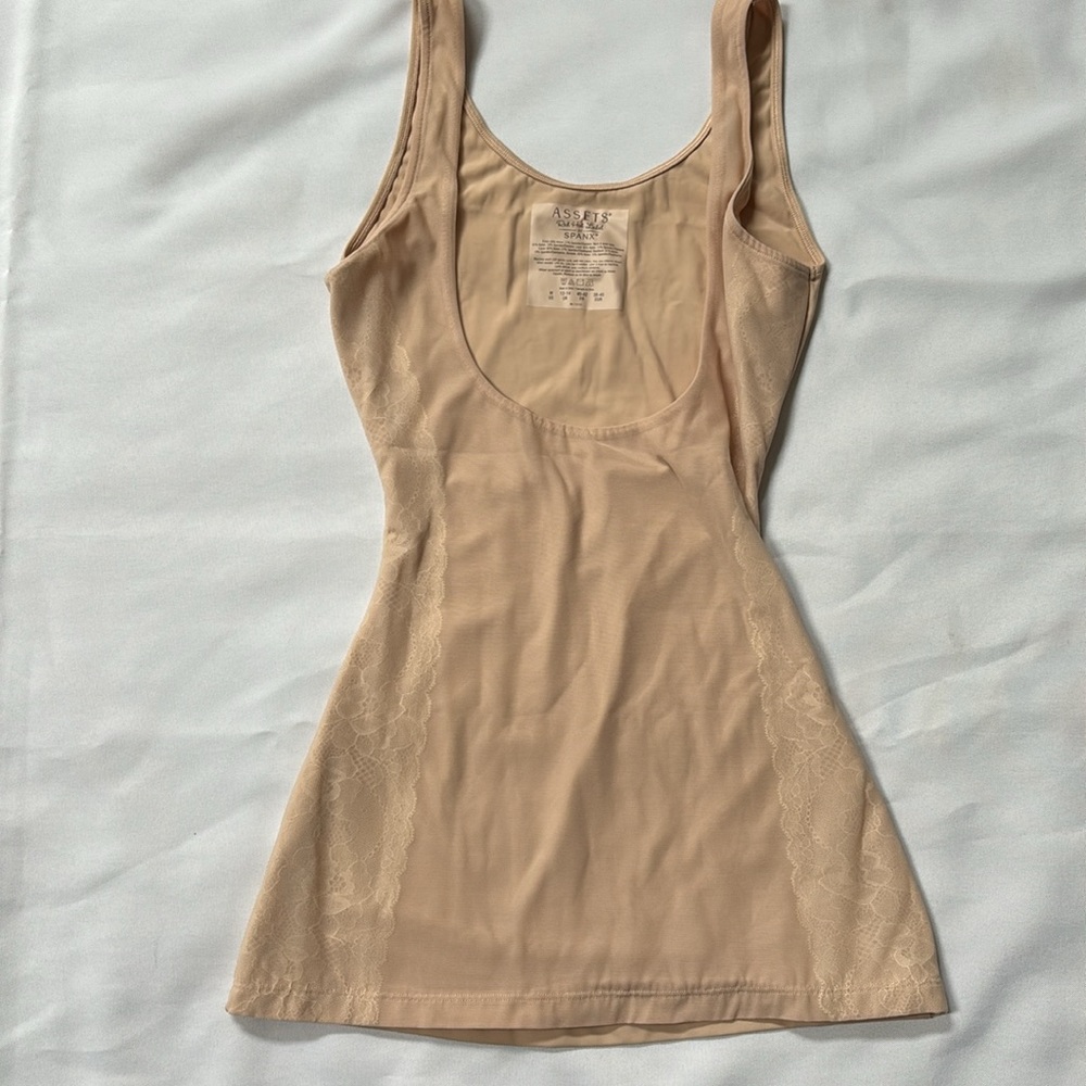 SPANX Assets Red Hot Label Shaping Open Bust Camisole Tank Top Beige/Cream/Tan M